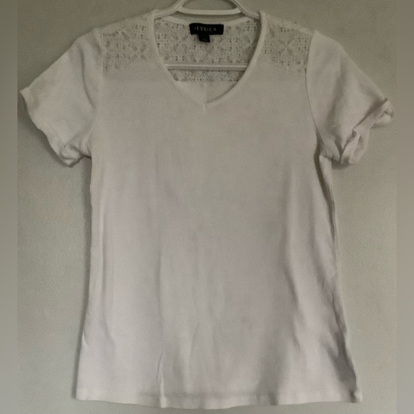 EUC ❤️❤️3 for $10❤️❤️Ladies T-shirt - Picture 1 of 3